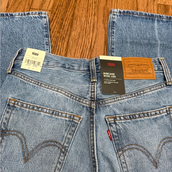 Levi's Ribcage Wide Leg Jeans in Not The Same Size 25 - Picture 4 of 5